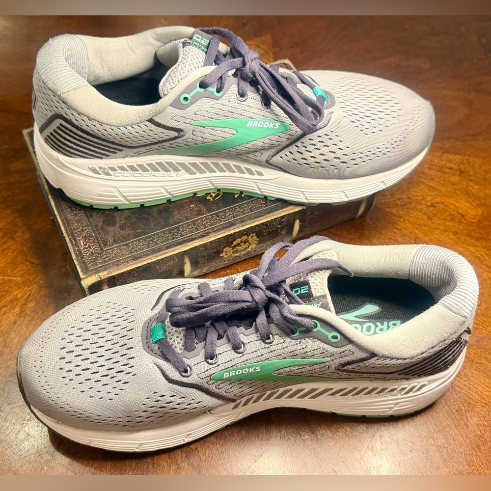 Brooks Running Shoes 
Women’s Size 11 - Picture 3 of 10